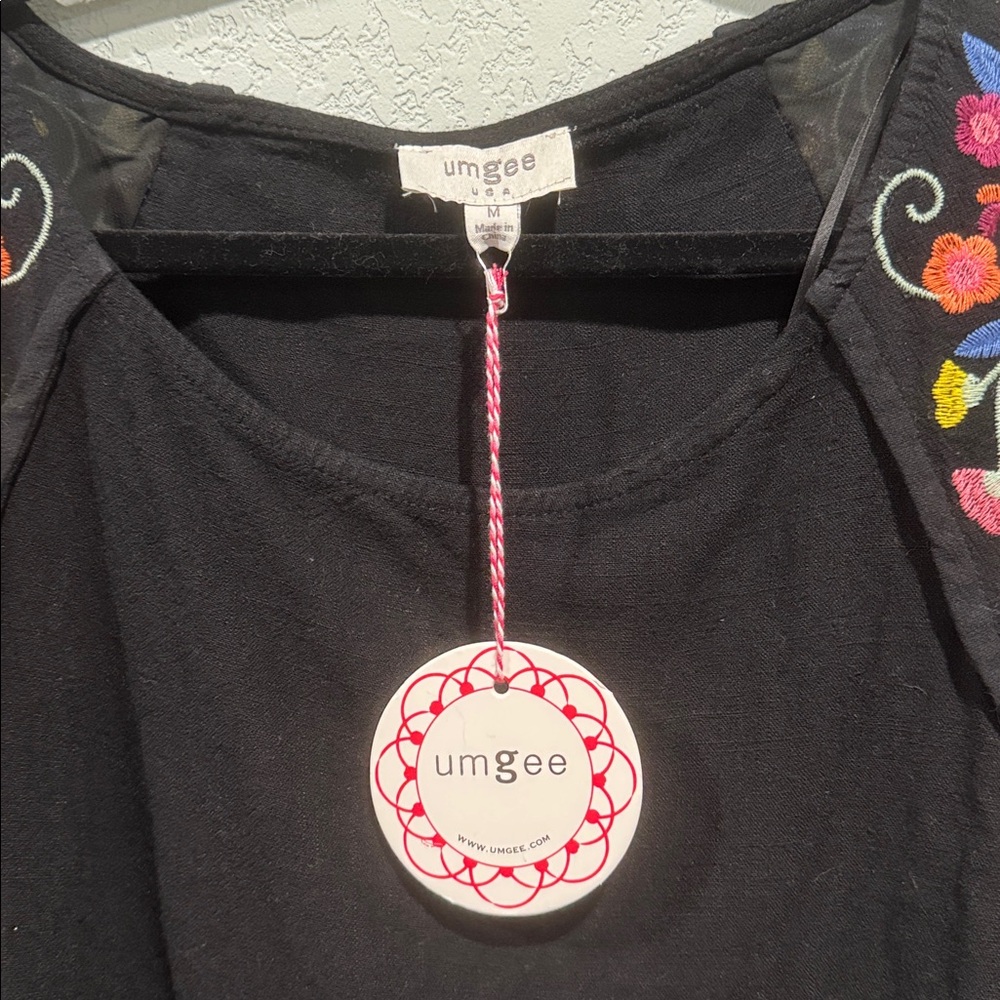 UMGEE Black Top with Floral Embroidered Sleeves - Picture 4 of 6